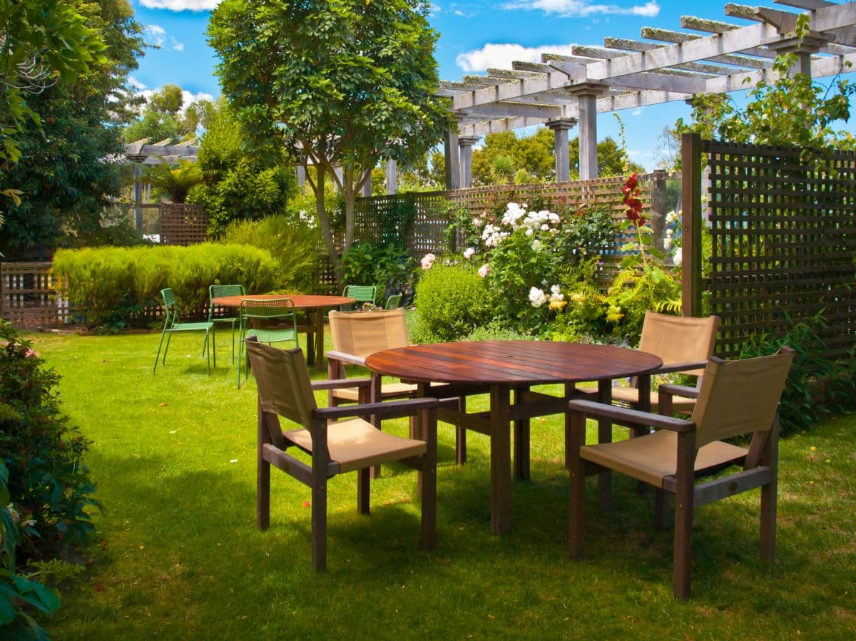 Pergole ogrodowe drewniane – piękny dodatek do Twojego ogrodu